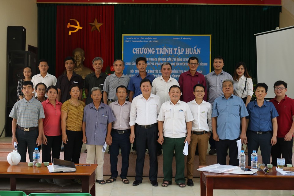 Công ty S&D chụp ảnh lưu niệm cùng cán bộ xã Yên Phụ, huyện Yên Phong 